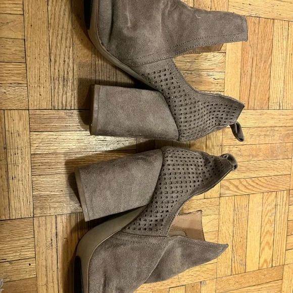 Heels boots - Picture 2 of 3